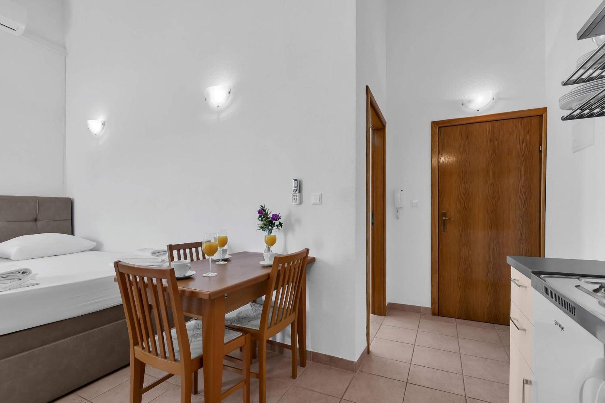Apartments Marin Брела Екстер'єр фото